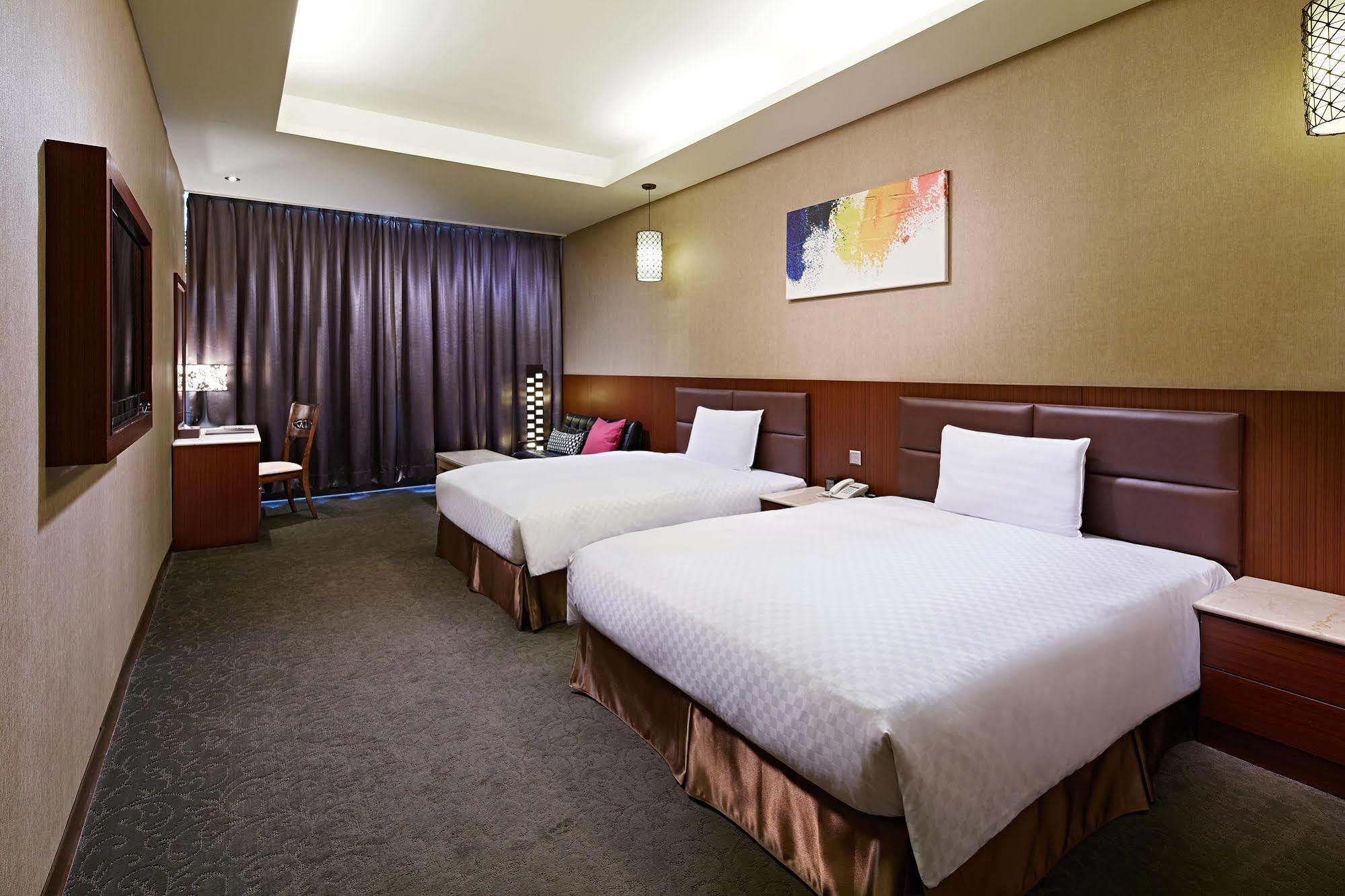 Guanko Hotel Città di Chiayi Esterno foto
